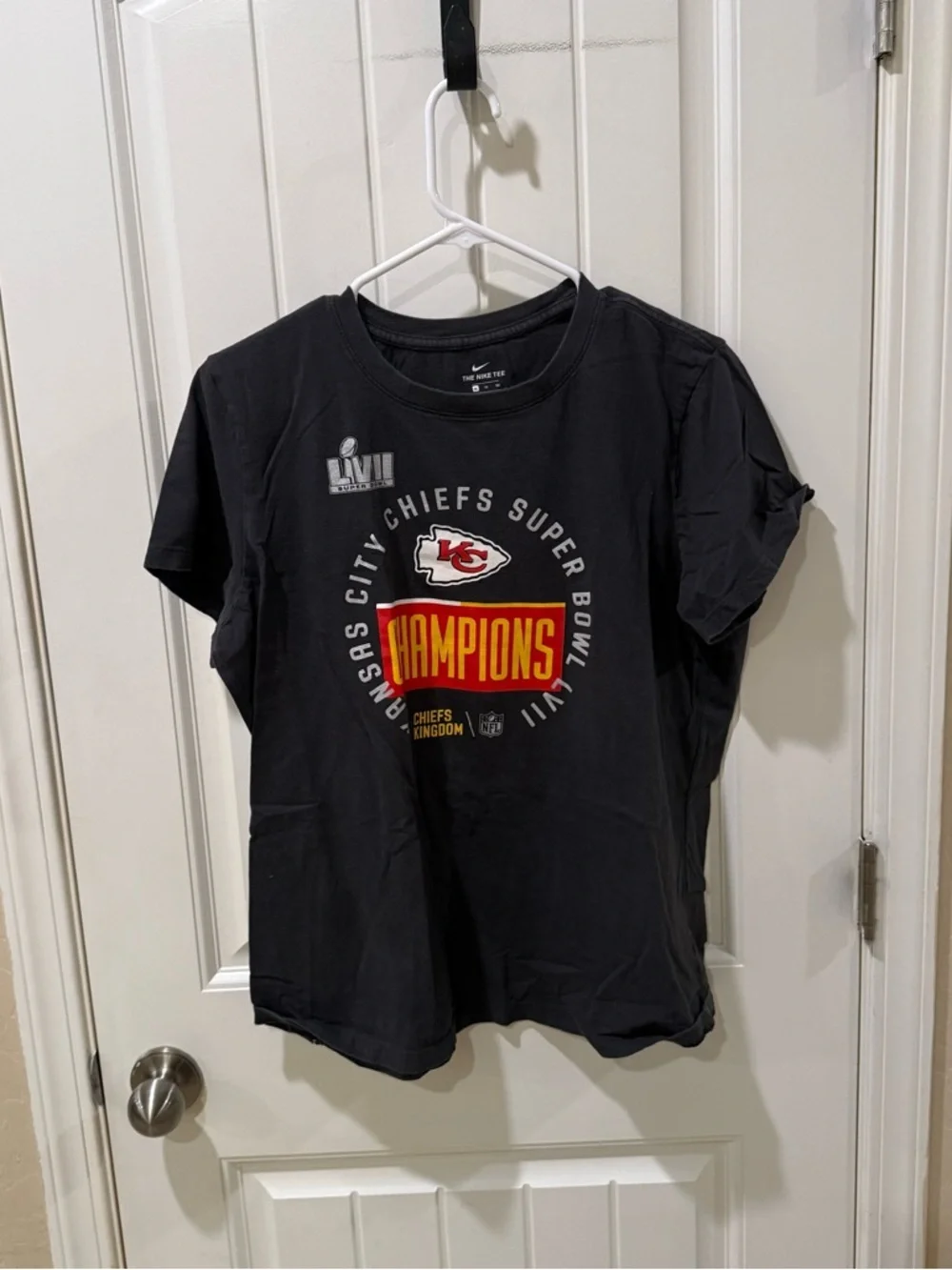 Nike Womens XL Kansas City Chiefs Super Bowl LVII Champions T-Shirt Gray